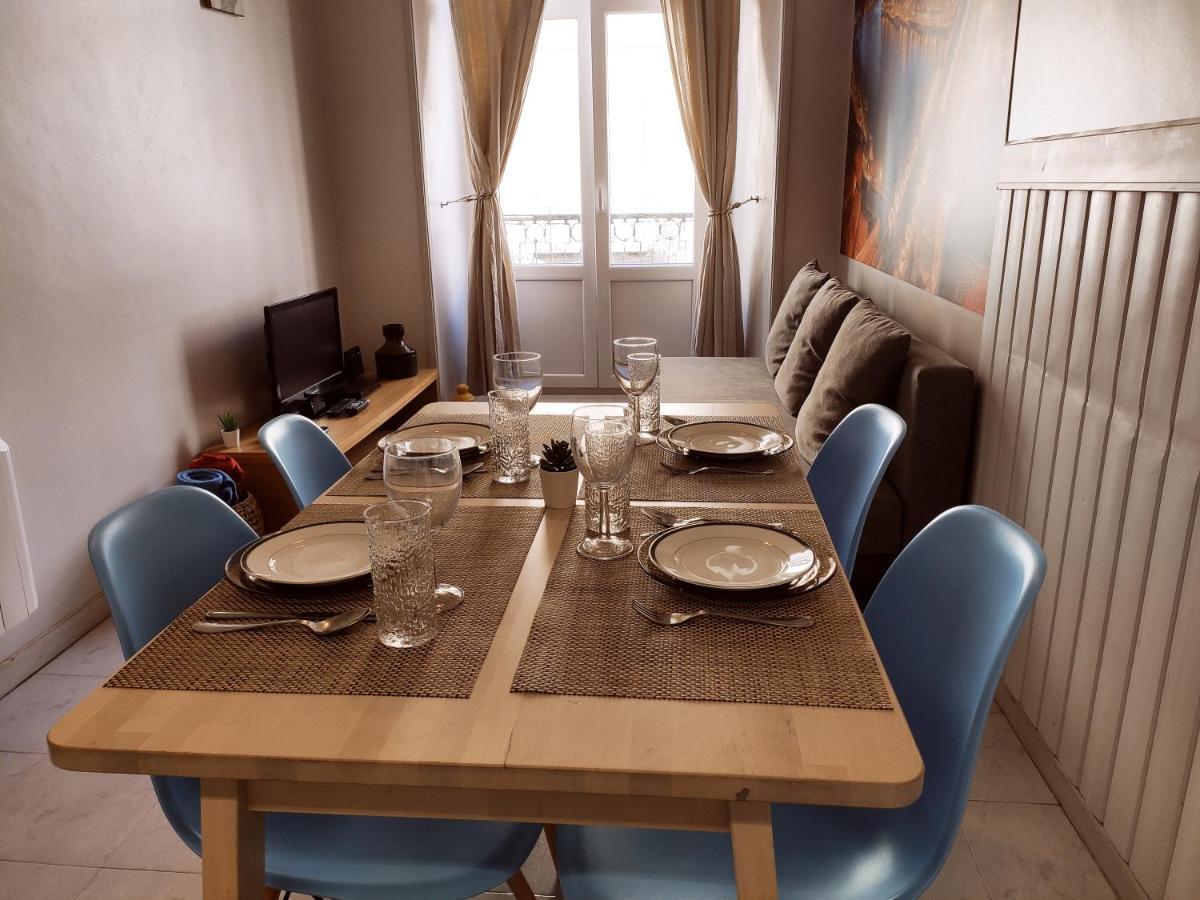 Lägenhet på 75 m² i Gamla stan, med 2 sovrum och 1 badrum  Lägenhet OOporto Exteriör bild