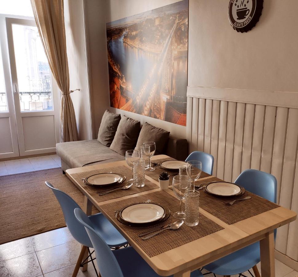 Lägenhet på 75 m² i Gamla stan, med 2 sovrum och 1 badrum  Lägenhet OOporto Exteriör bild